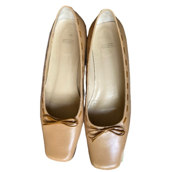 Coach Women Vtg tan smooth leather square toe dress shoes with bow size 8.5 - Picture 7 of 11